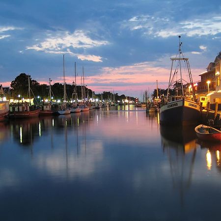Doppelzimmer Dinner, Direkt Am Alten Strom Rostock Luaran gambar