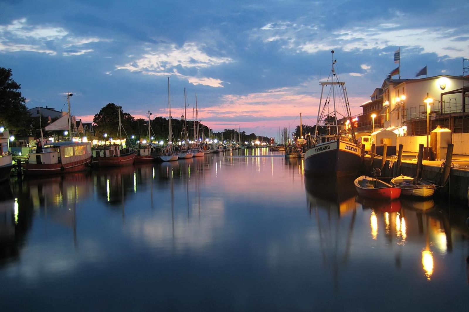 Doppelzimmer Dinner, Direkt Am Alten Strom Rostock Luaran gambar