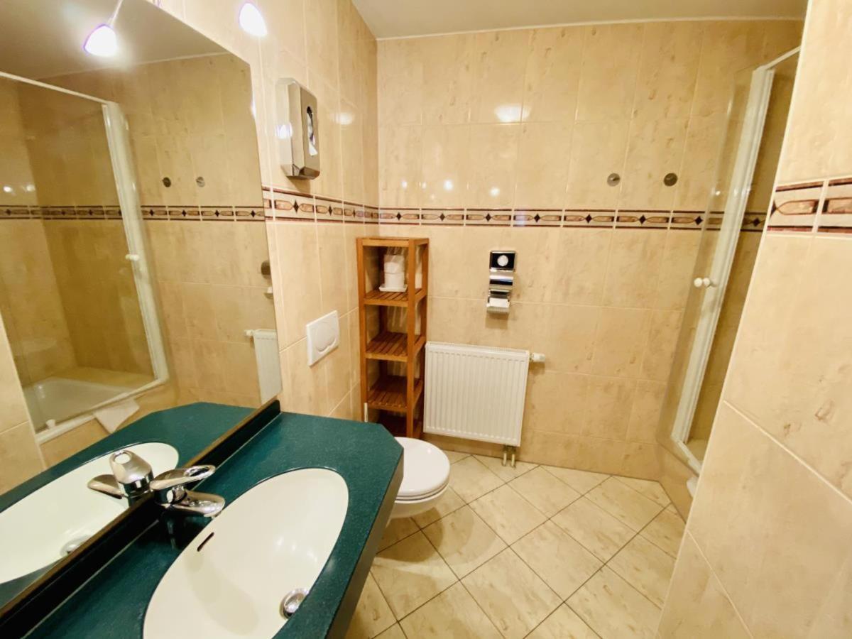 Doppelzimmer Dinner, Direkt Am Alten Strom Rostock Luaran gambar